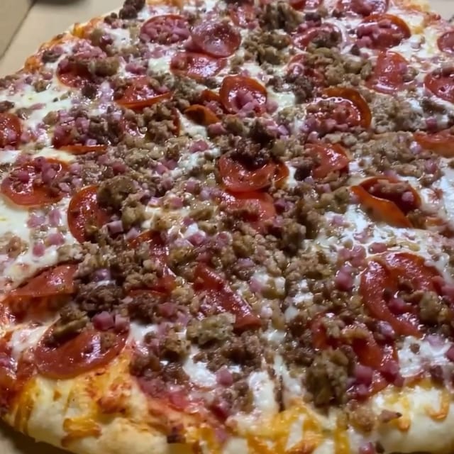 Meatlovers Pizza.