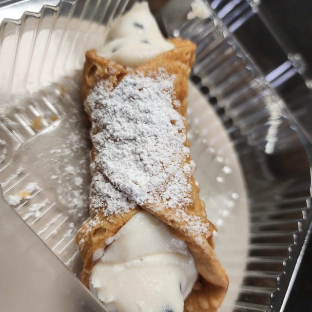 Cannoli.